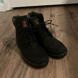 W 7/ M 5 Black Timberland Boots
